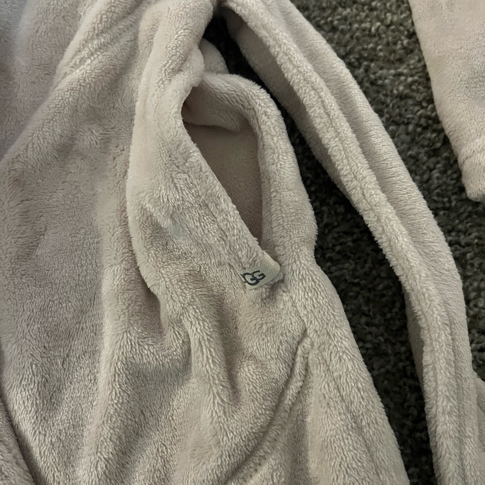 Ugg Robe - image 3